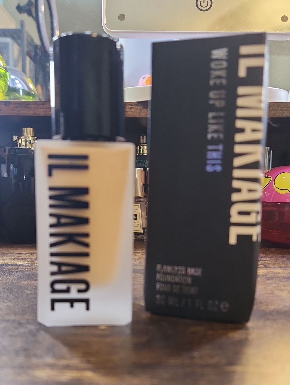 IL MAKIAGE Flawless Base Foundation. Woke Up Like This. 040